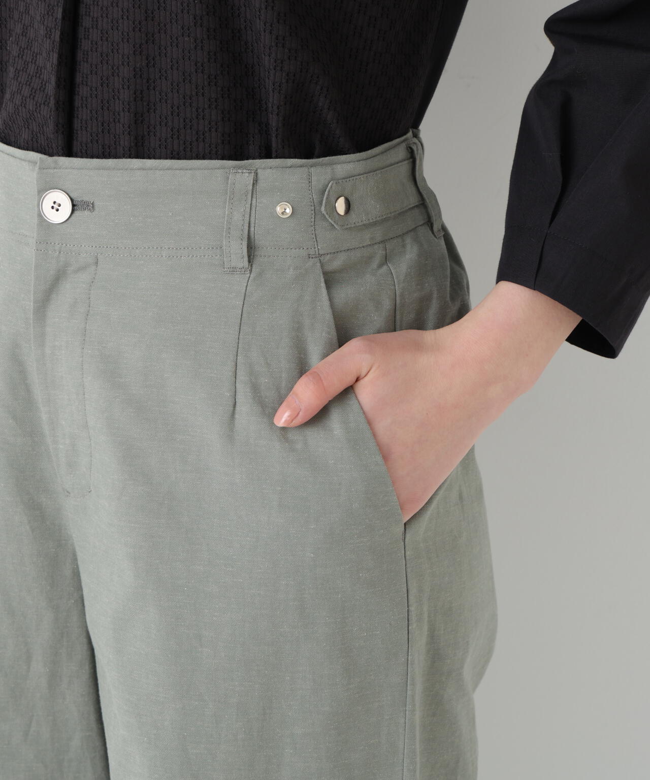 《定番素材 / 洗える》綿麻シャンブレーセミワイドパンツ