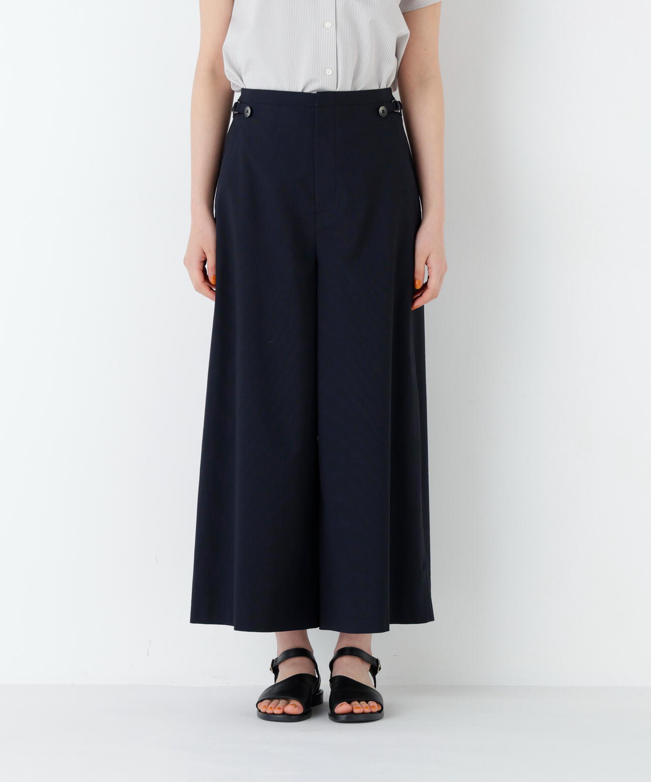 身長168cm B82 W59 H88 着用サイズ:M