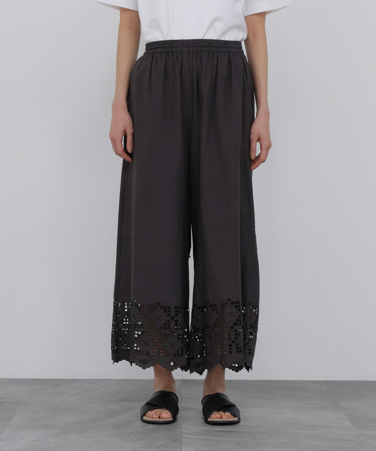 165cm/B:77cm/W:57cm/H:79cm 着用サイズ:M