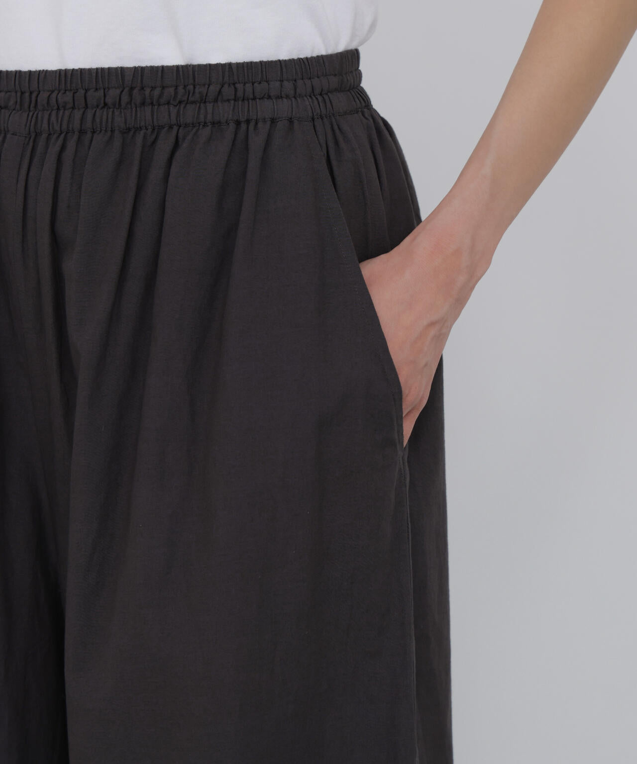 165cm/B:77cm/W:57cm/H:79cm 着用サイズ:M