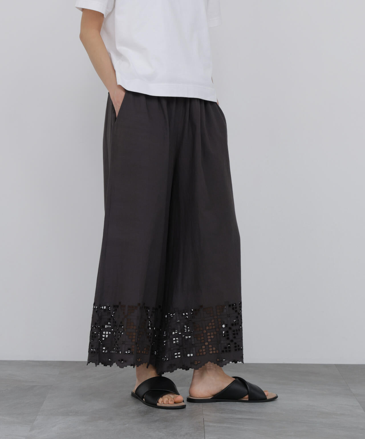 165cm/B:77cm/W:57cm/H:79cm 着用サイズ:M