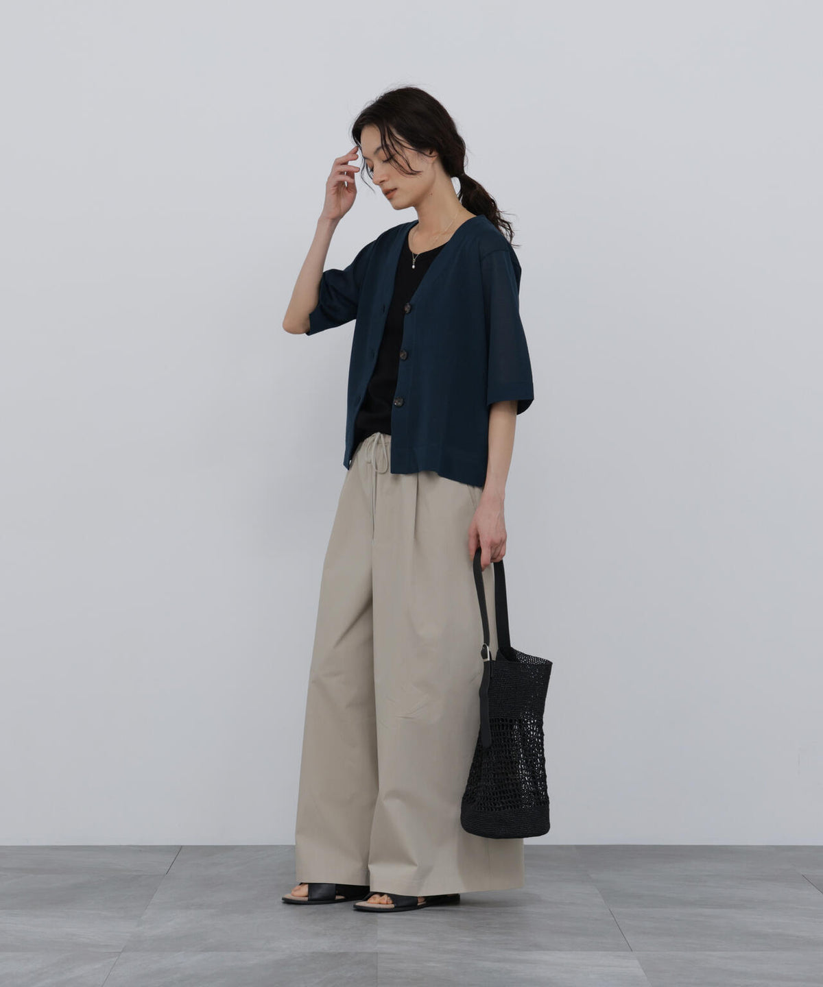 165cm/B:77cm/W:57cm/H:79cm 着用サイズ:M