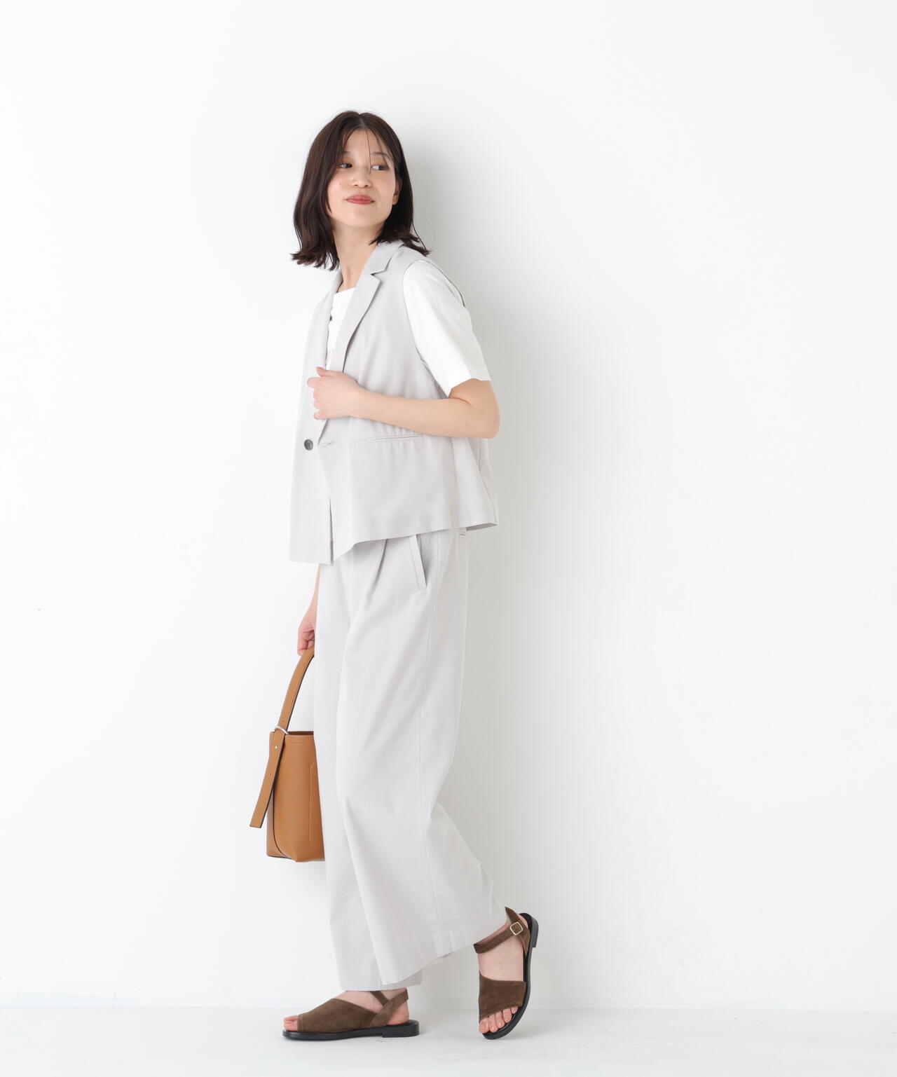 《定番素材 / 洗える》ドライタッチリネン混ショートジレ