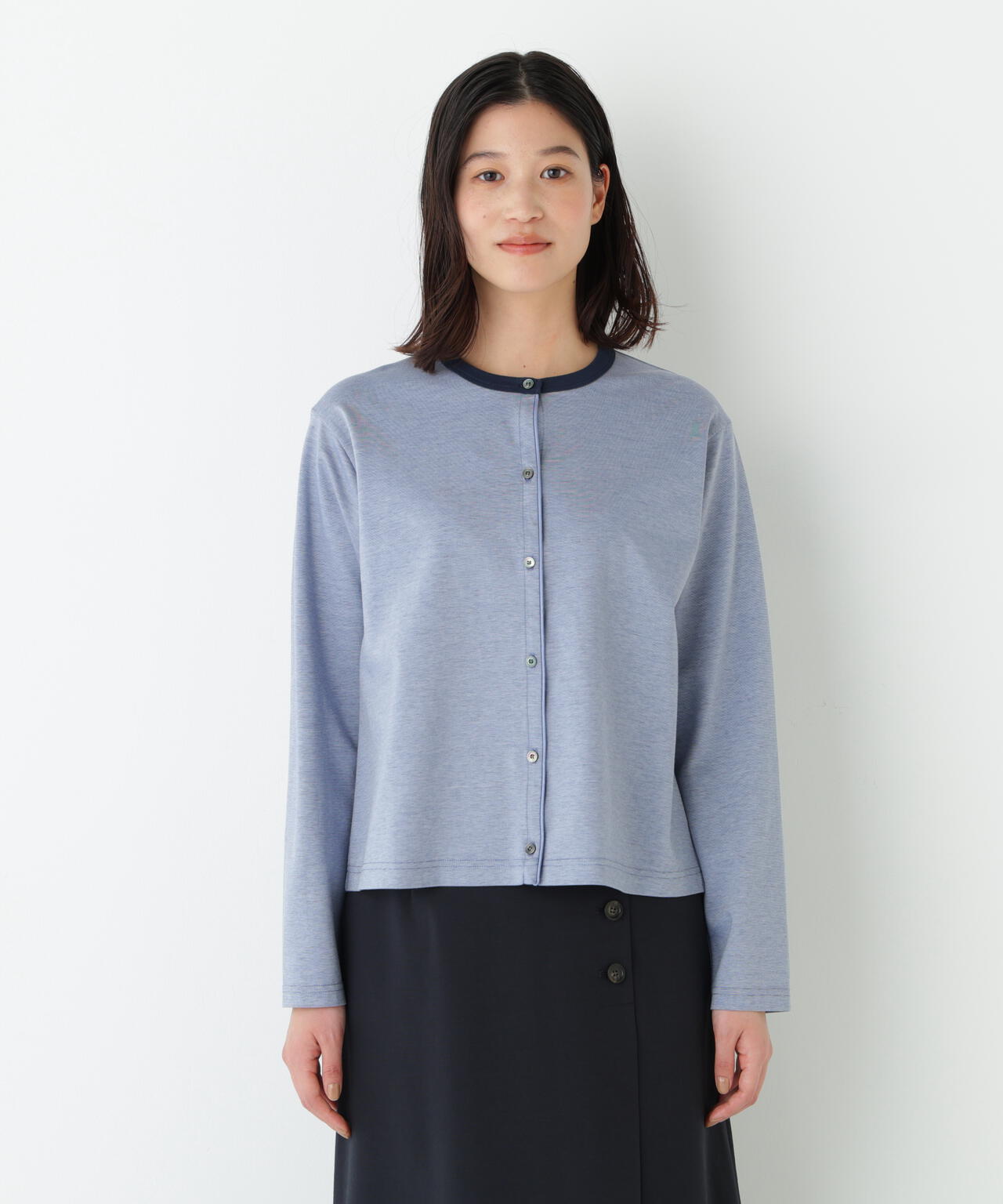 《接触冷感 / 洗える》ストレッチポンチクルーネックカーディガン