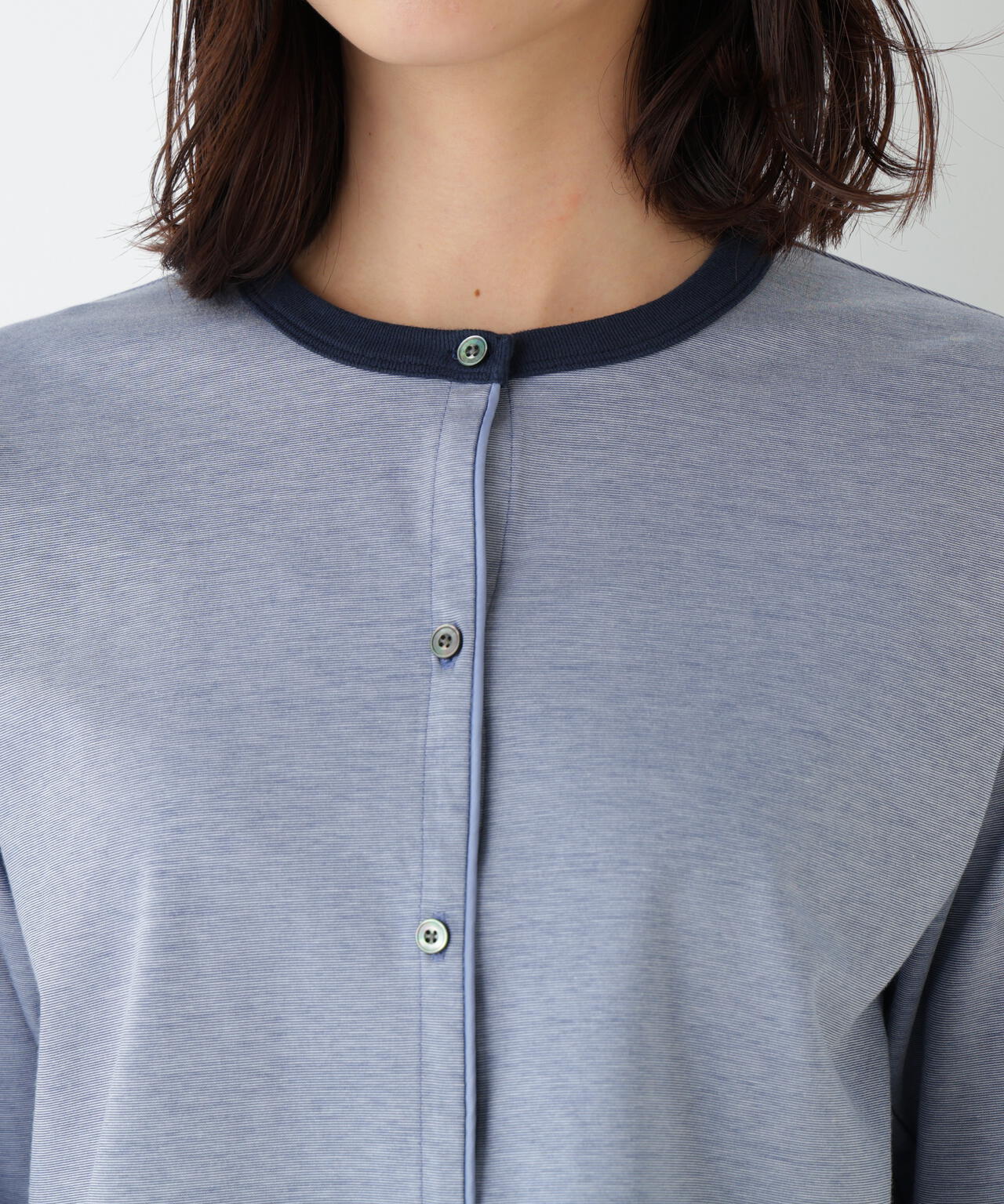 《接触冷感 / 洗える》ストレッチポンチクルーネックカーディガン