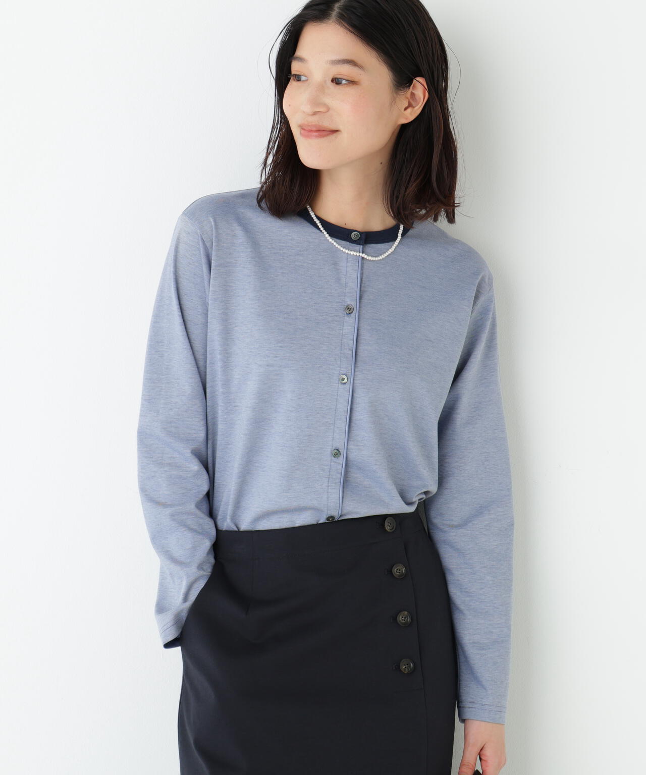 《接触冷感 / 洗える》ストレッチポンチクルーネックカーディガン