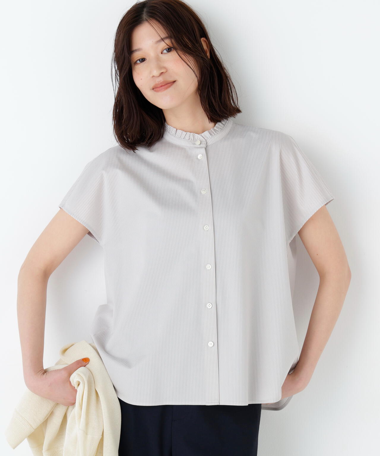 《大人気追加入荷! / 洗える》ライトカットソースタンドフリルブラウス