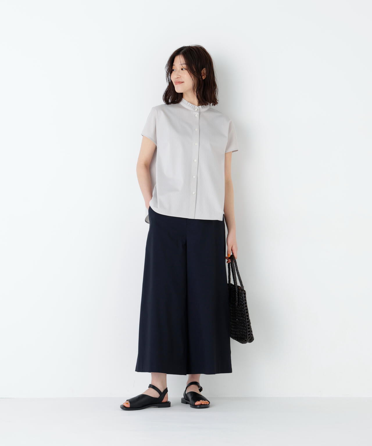 《大人気追加入荷! / 洗える》ライトカットソースタンドフリルブラウス