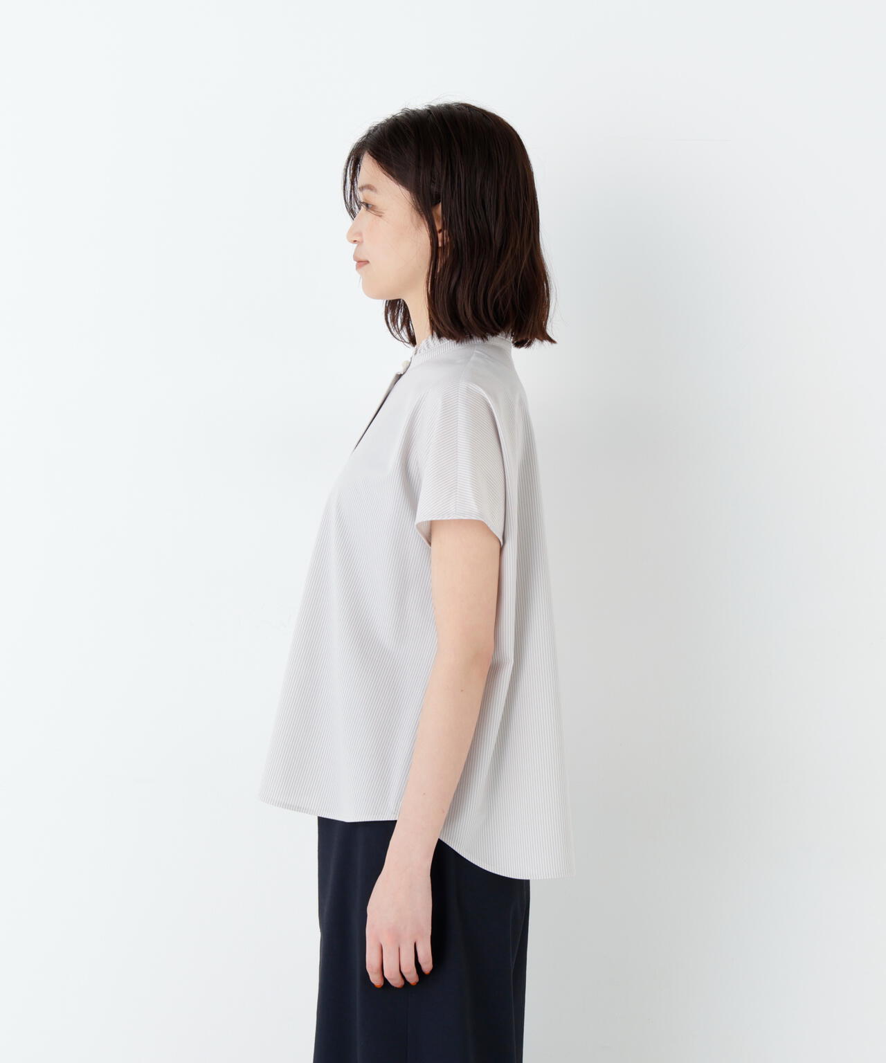 《大人気追加入荷! / 洗える》ライトカットソースタンドフリルブラウス