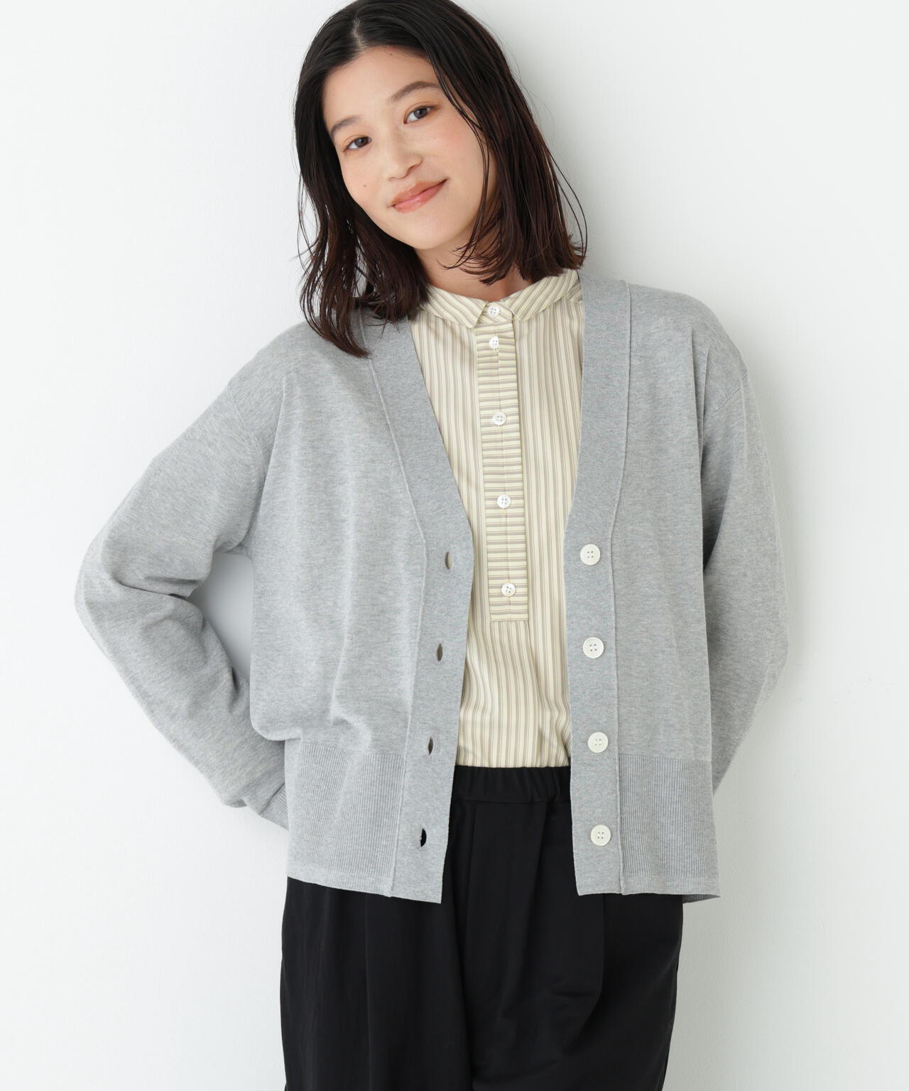 アイレットVネックカーディガン