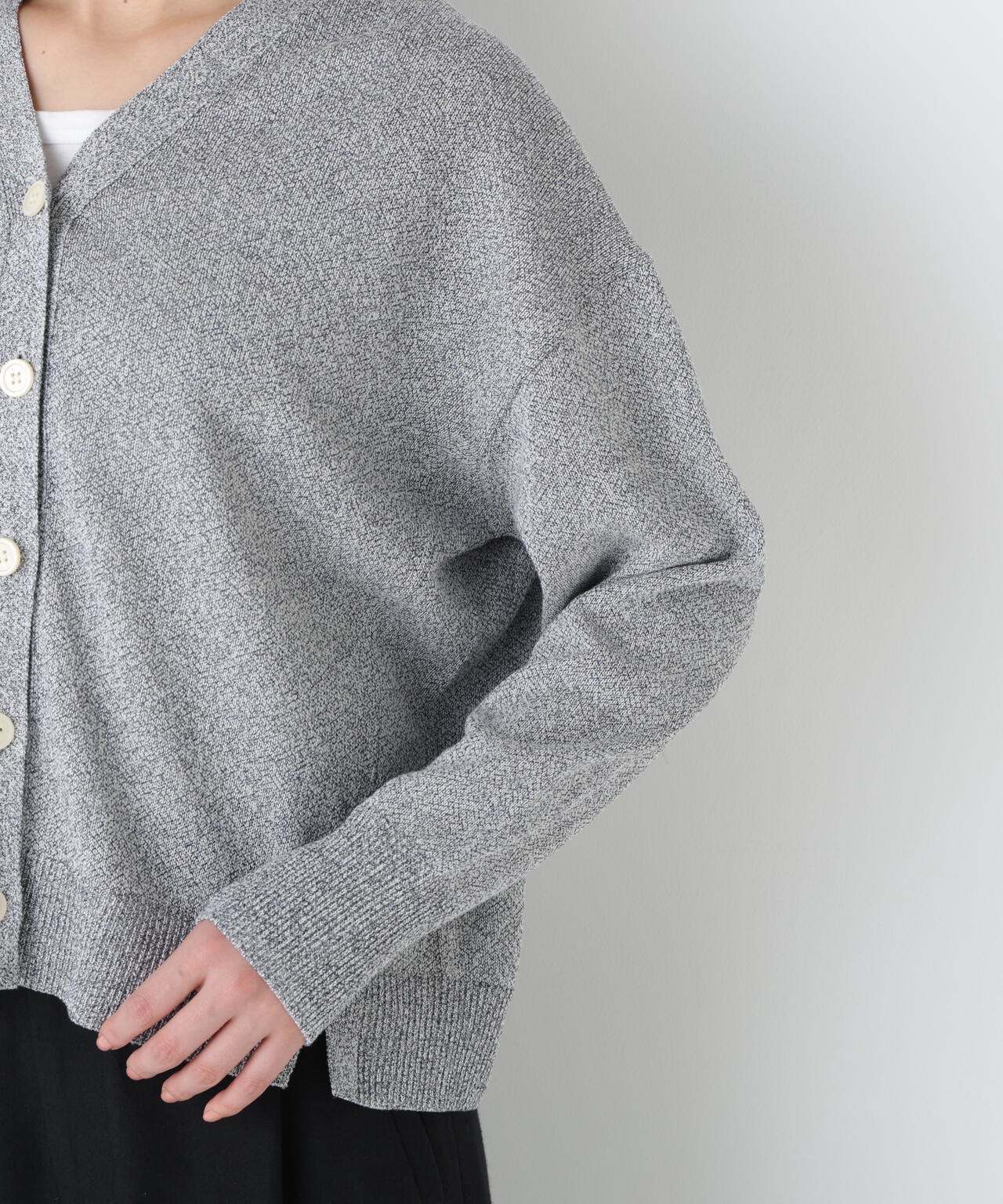 《名品 / 洗える》ペーパーヤーンVネックカーディガン