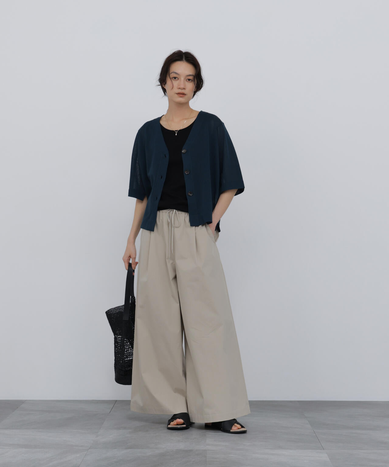 165cm/B:77cm/W:57cm/H:79cm 着用サイズ:M