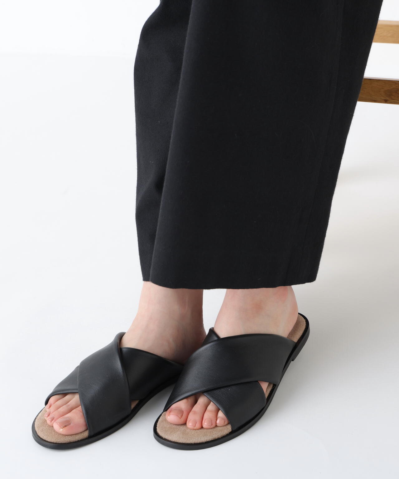 《CORSO ROMA9》クロスレザーサンダル