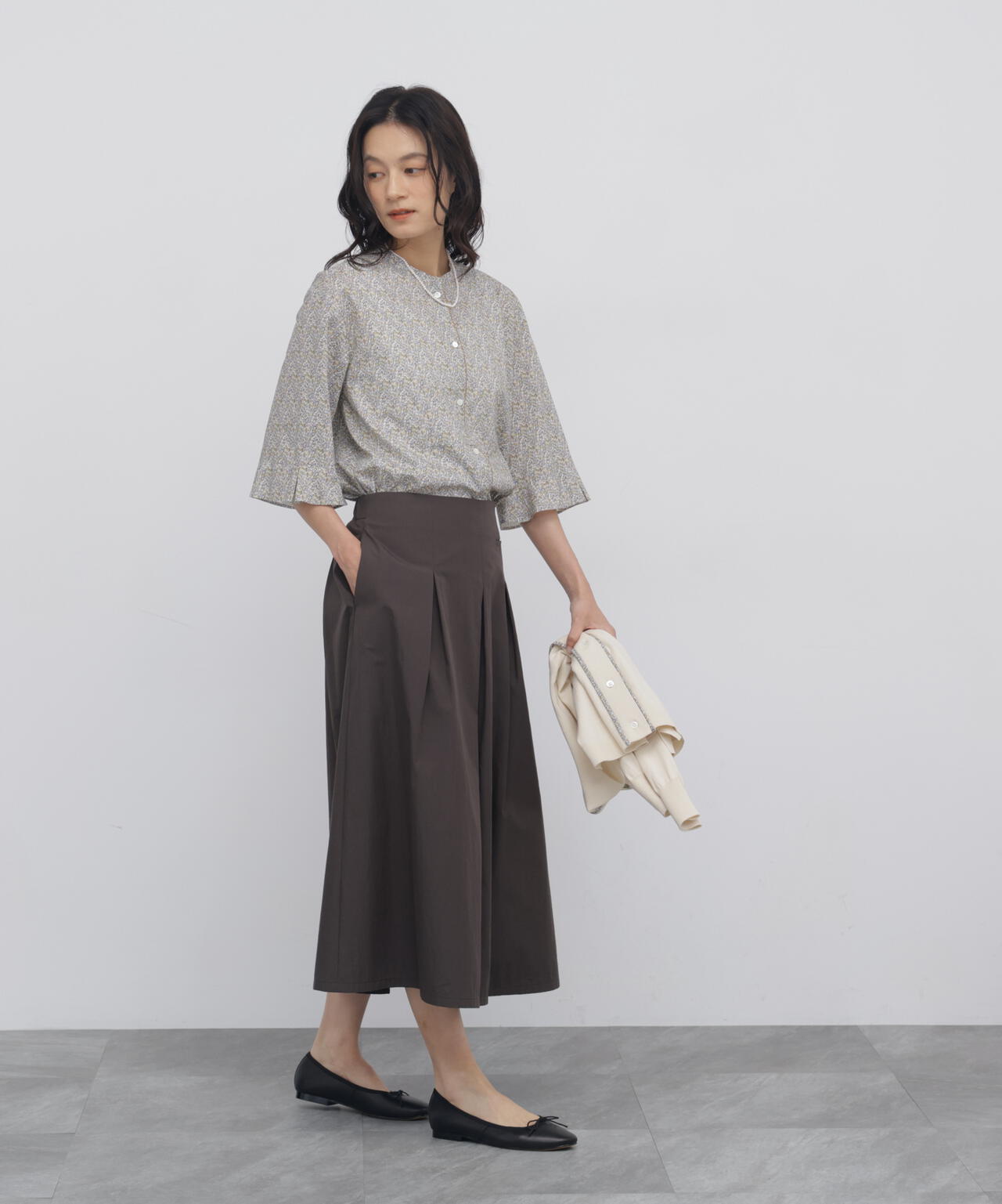 165cm/B:77cm/W:57cm/H:79cm 着用サイズ:M