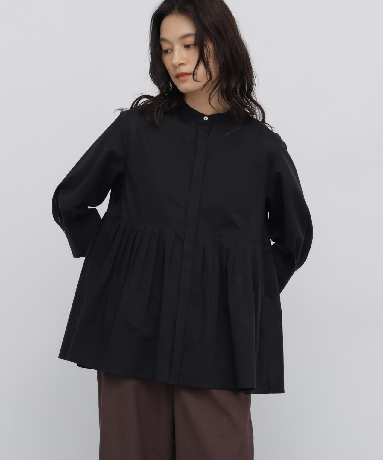 165cm/B:77cm/W:57cm/H:79cm 着用サイズ:M