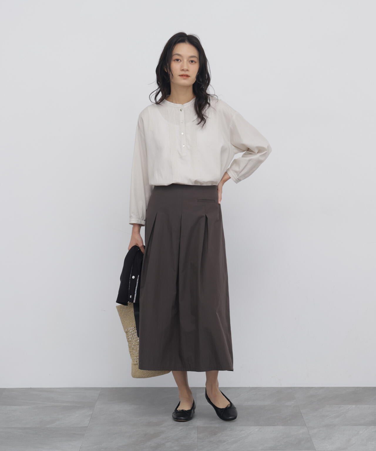 165cm/B:77cm/W:57cm/H:79cm 着用サイズ:M
