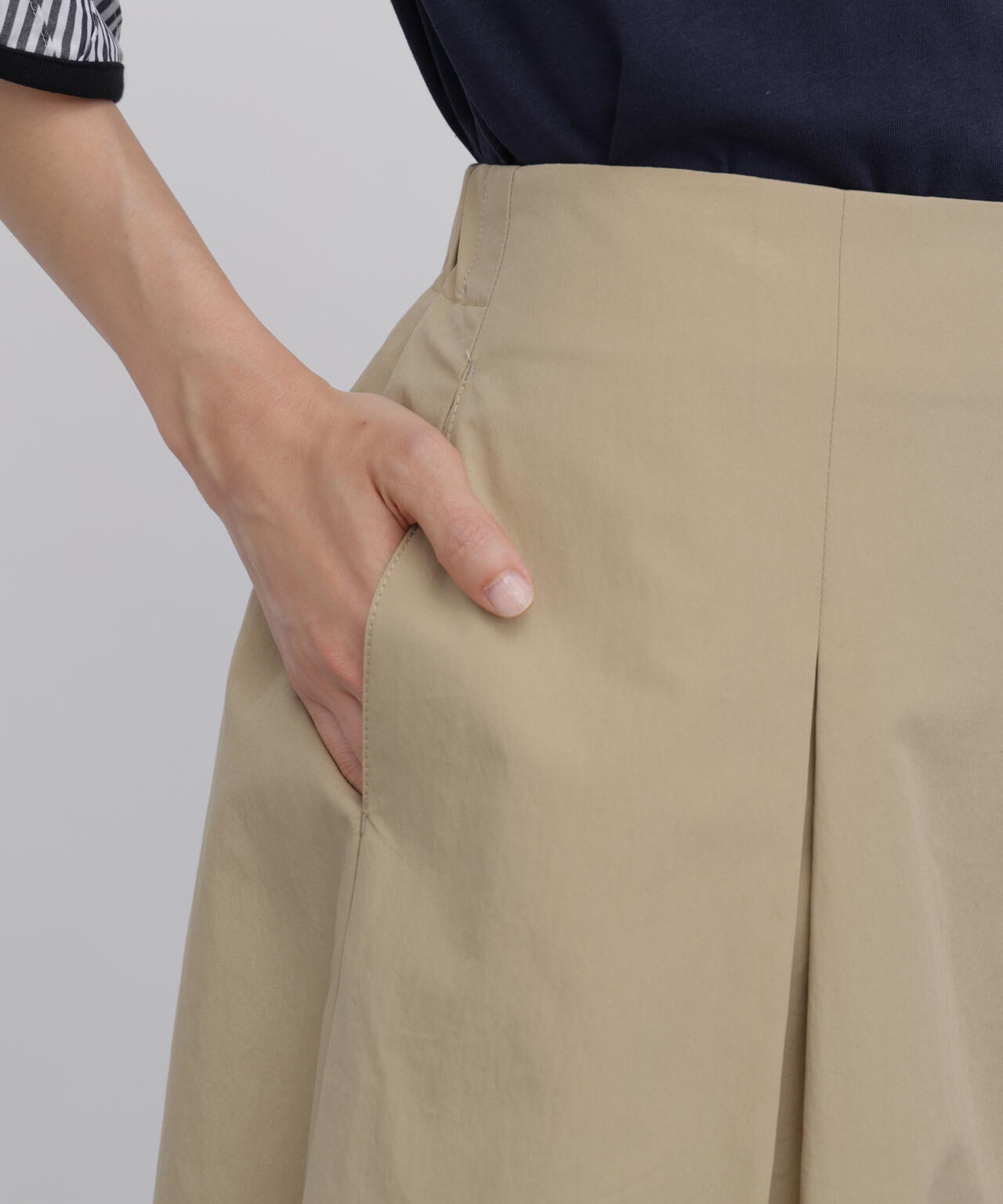 165cm/B:77cm/W:57cm/H:79cm 着用サイズ:M