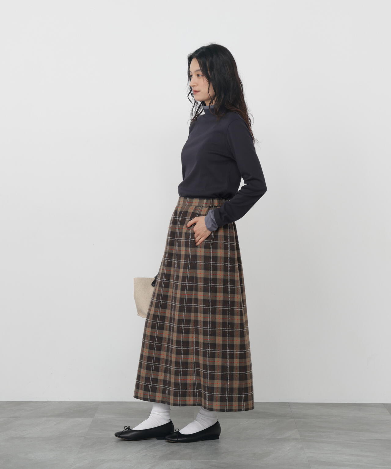 165cm/B:77cm/W:57cm/H:79cm 着用サイズ:M