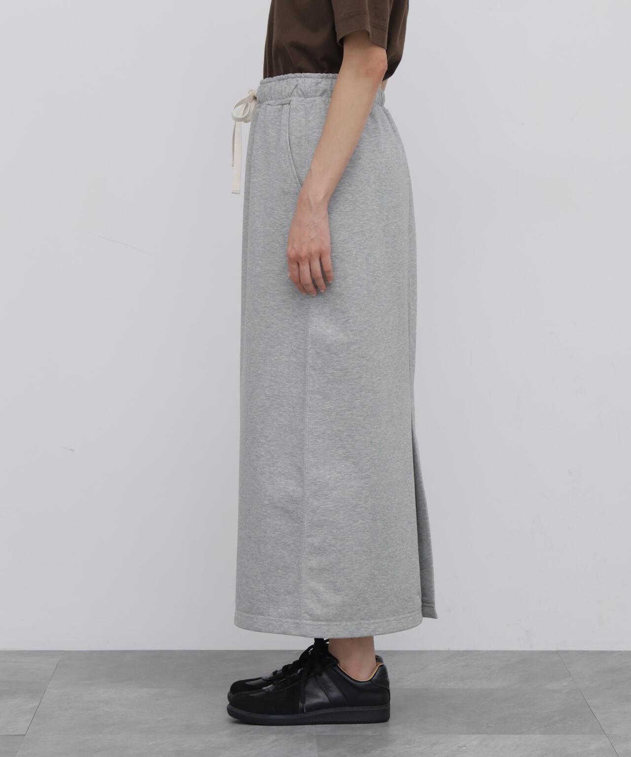 165cm/B:77cm/W:57cm/H:79cm 着用サイズ:M