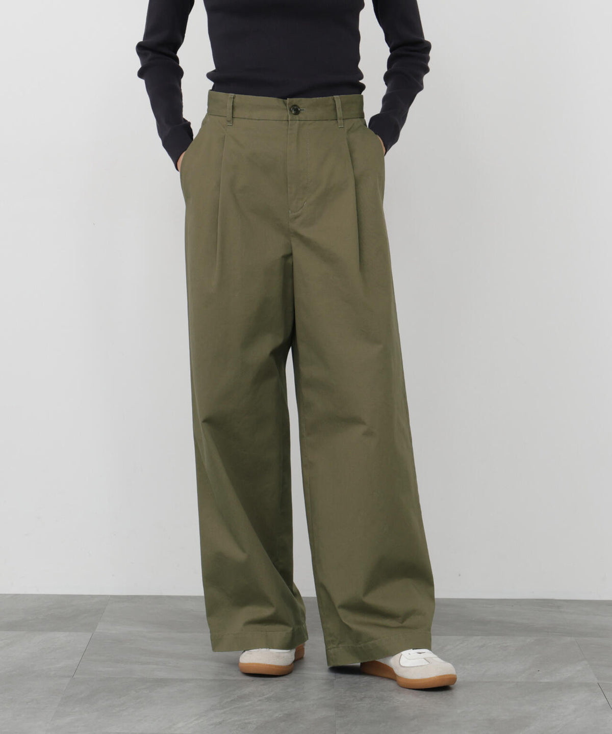 165cm/B:77cm/W:57cm/H:79cm 着用サイズ:M