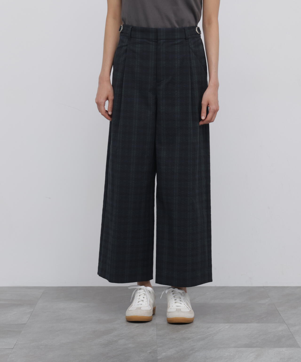 165cm/B:77cm/W:57cm/H:79cm 着用サイズ:M