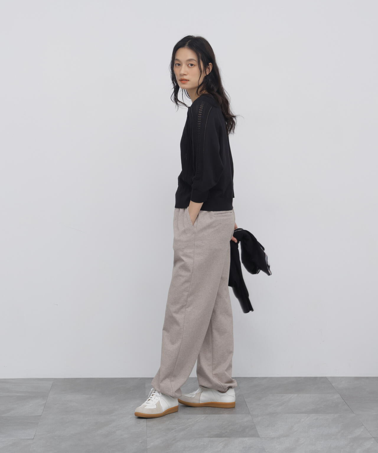 165cm/B:77cm/W:57cm/H:79cm 着用サイズ:M