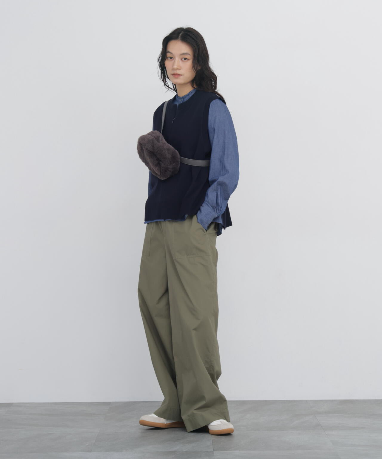 165cm/B:77cm/W:57cm/H:79cm 着用サイズ:M