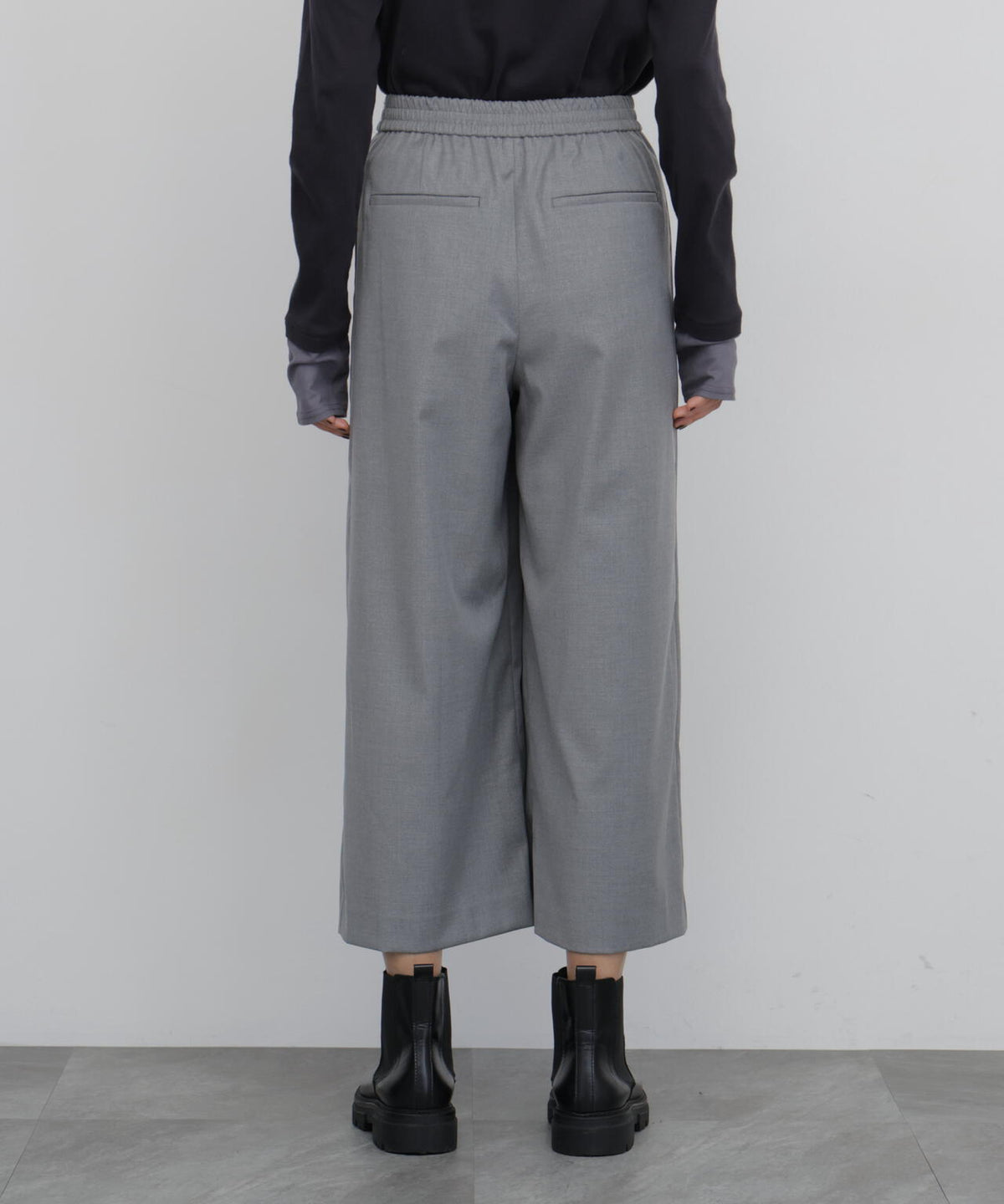 165cm/B:77cm/W:57cm/H:79cm 着用サイズ:M