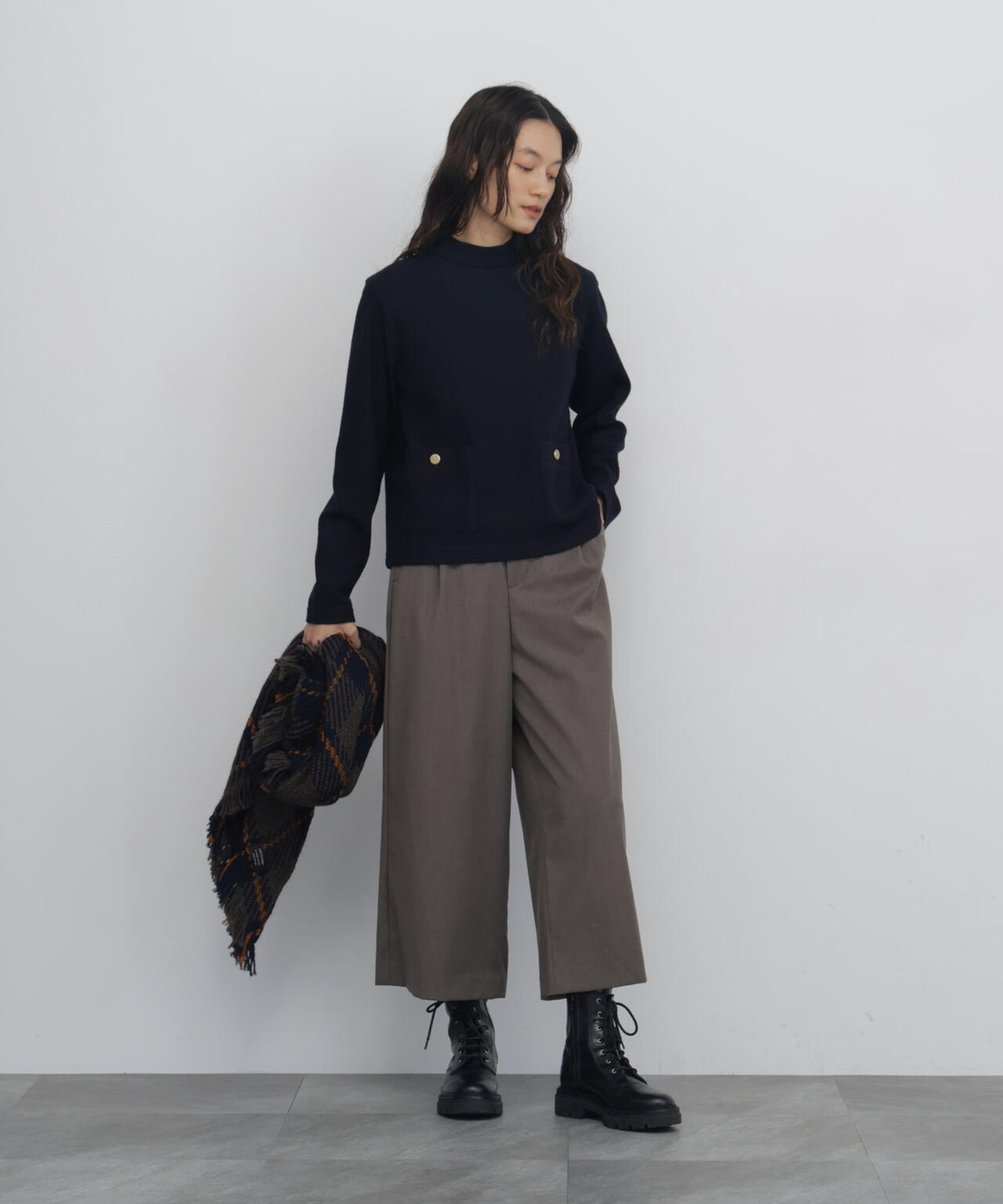 165cm/B:77cm/W:57cm/H:79cm 着用サイズ:M