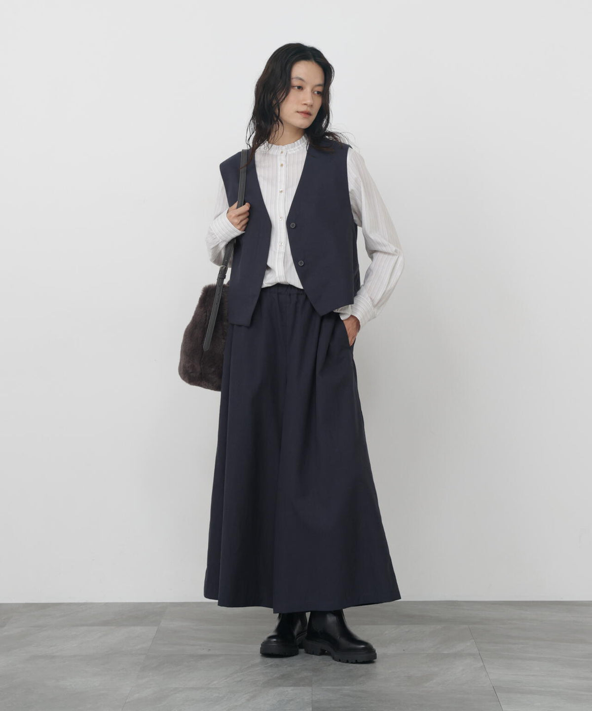 165cm/B:77cm/W:57cm/H:79cm 着用サイズ:M