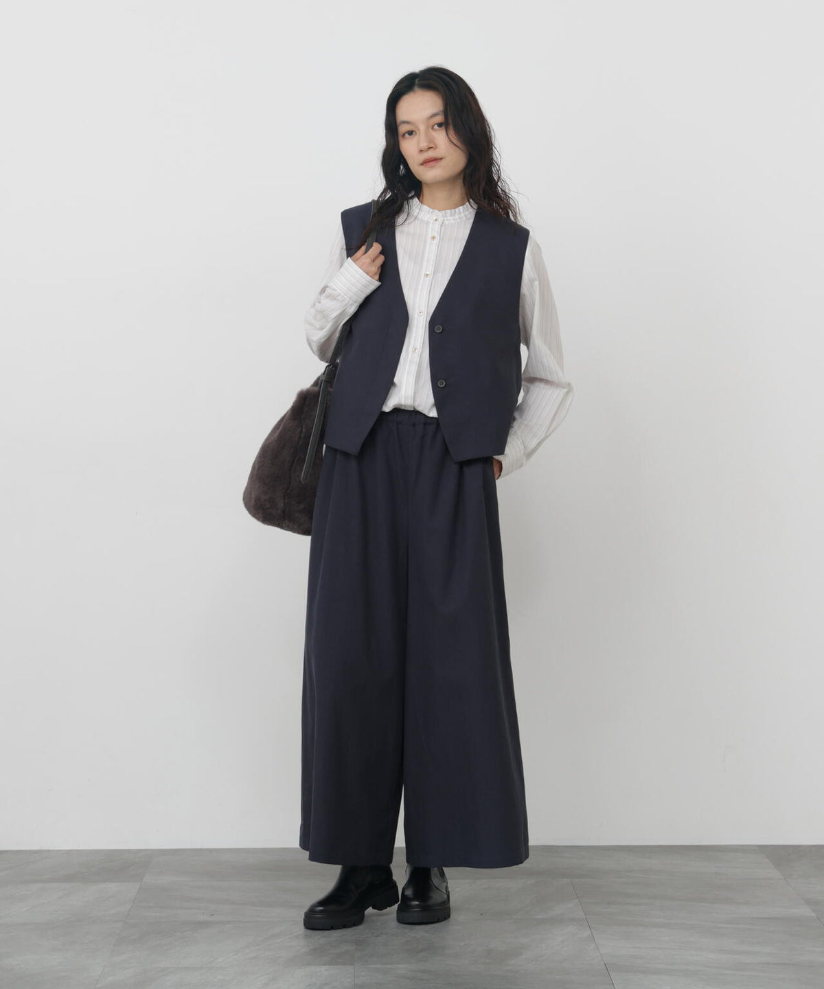 165cm/B:77cm/W:57cm/H:79cm 着用サイズ:M