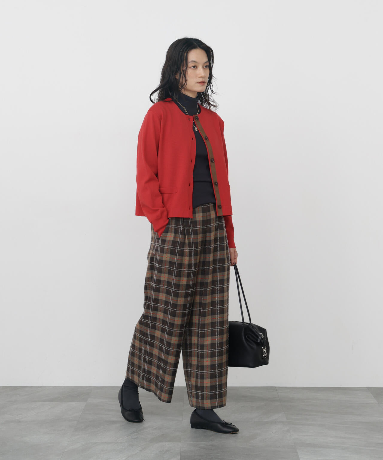 165cm/B:77cm/W:57cm/H:79cm 着用サイズ:M