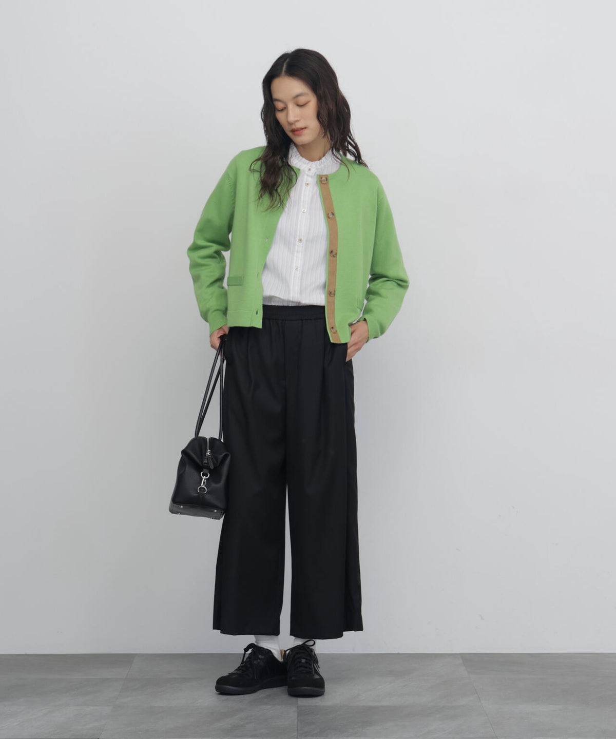 165cm/B:77cm/W:57cm/H:79cm 着用サイズ:M