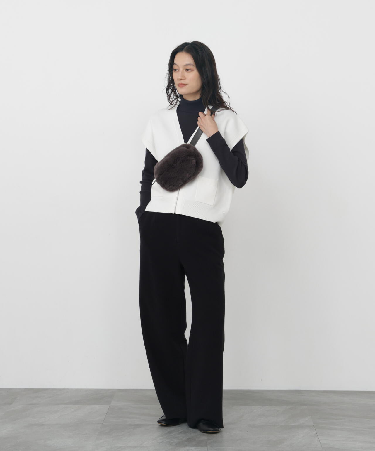 165cm/B:77cm/W:57cm/H:79cm 着用サイズ:M