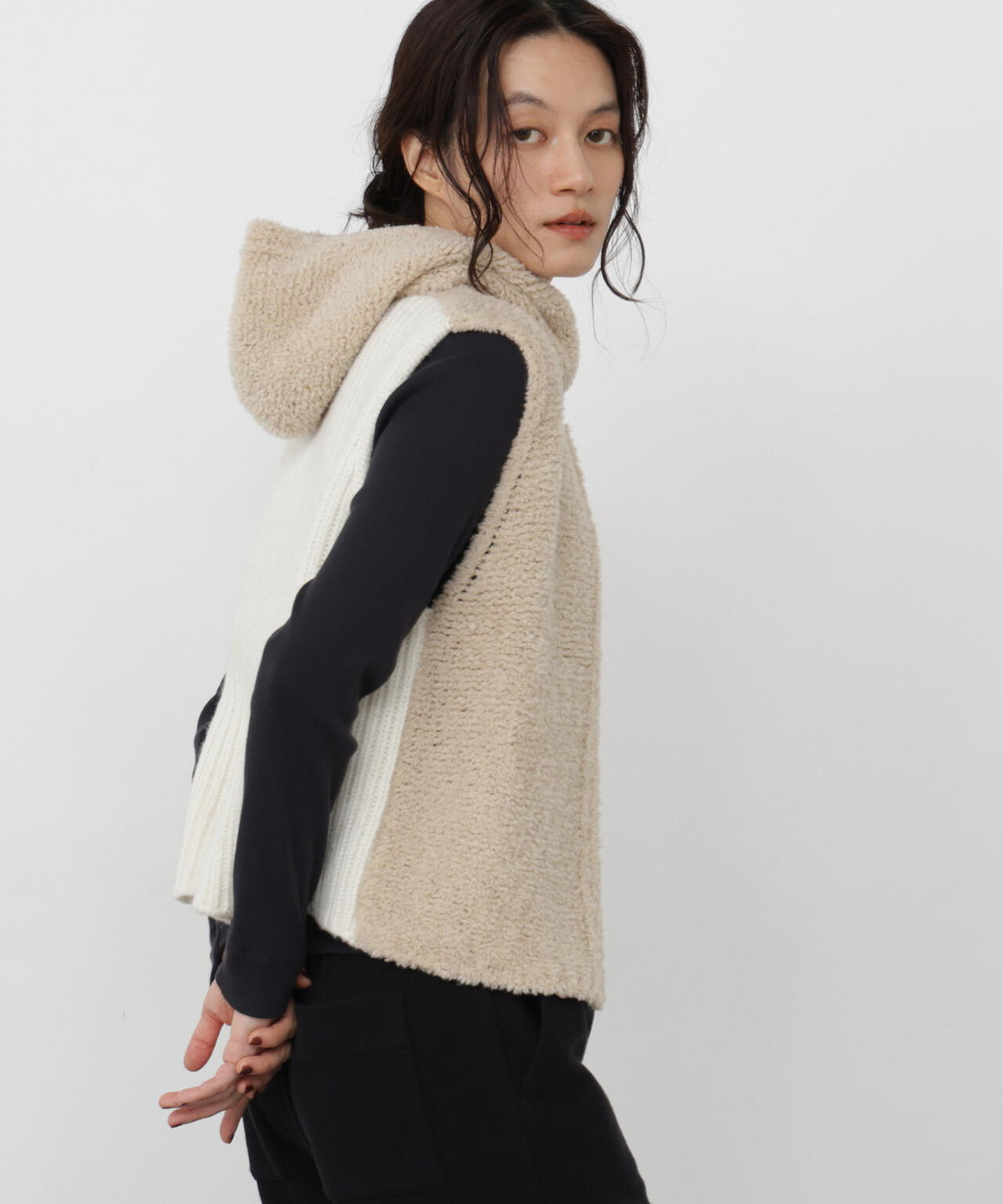 165cm/B:77cm/W:57cm/H:79cm 着用サイズ:M