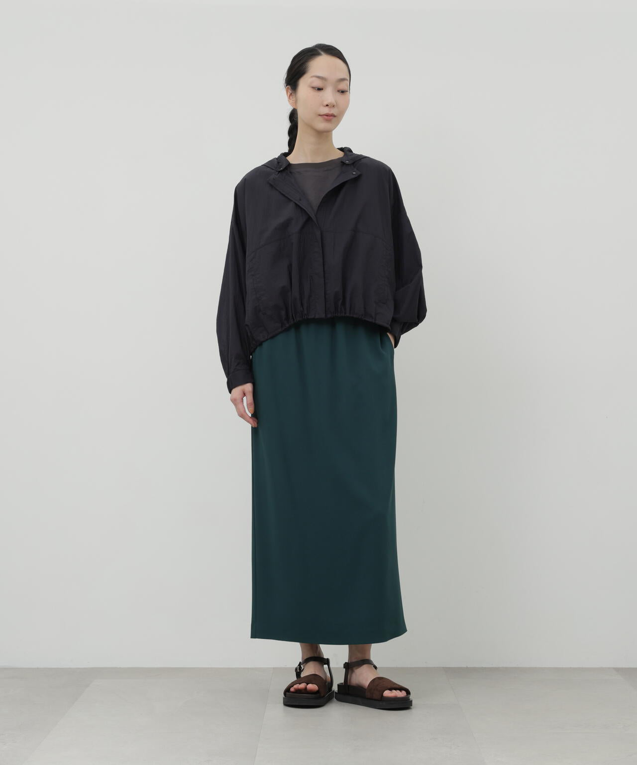 バックサテンソフトラインストレートスカート