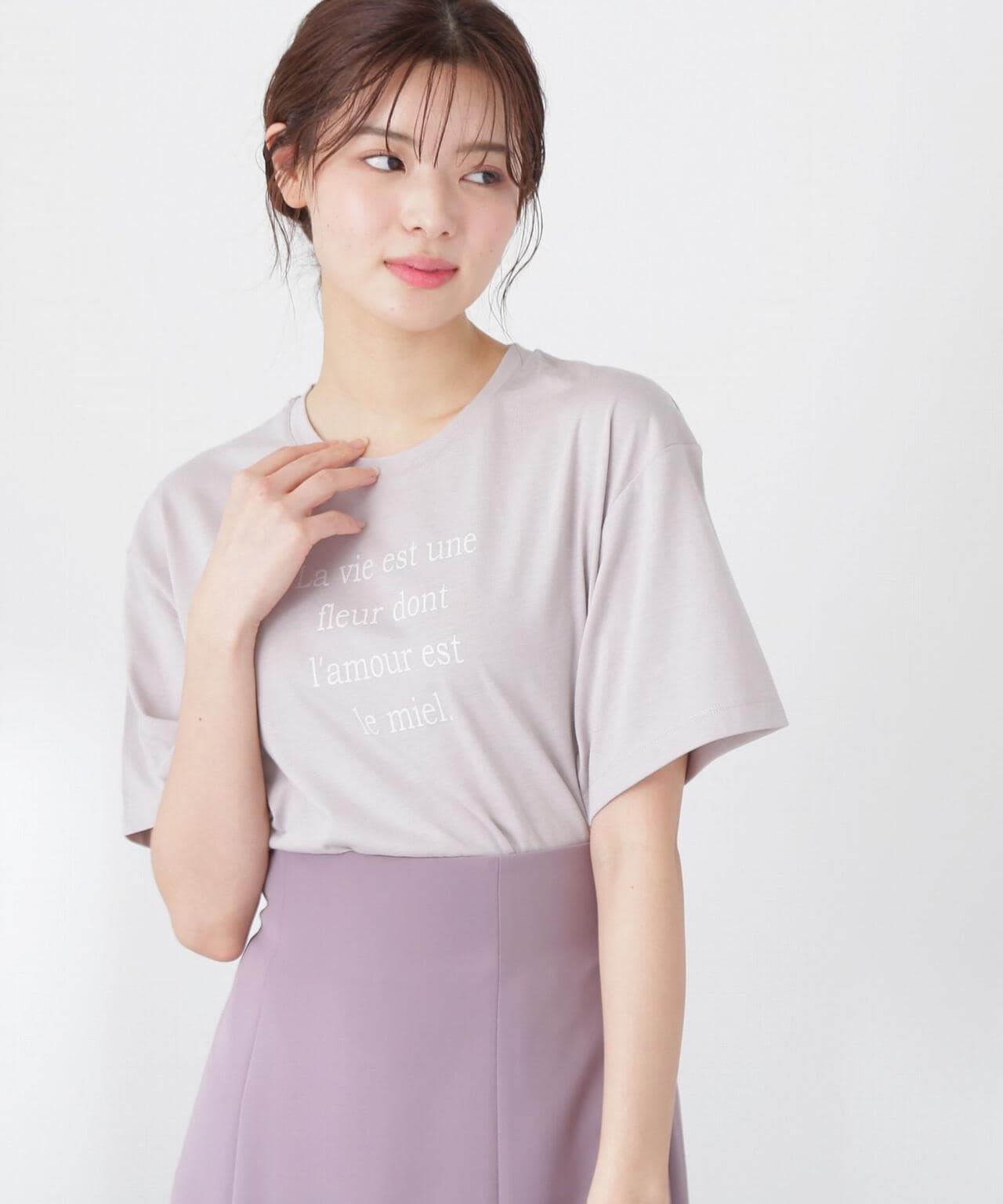 《EDIT COLOGNE》ロゴプリントTシャツ