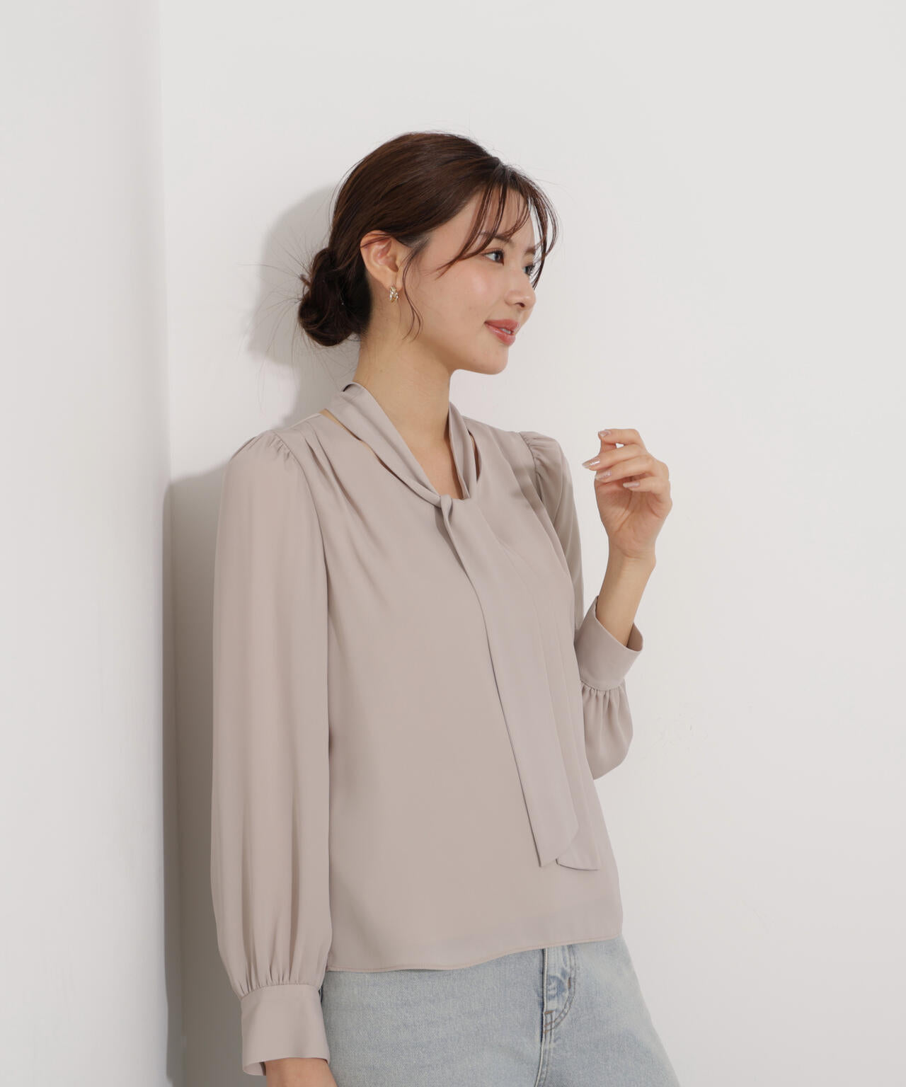 <ウォッシャブル>2wayリボンタック付きブラウス