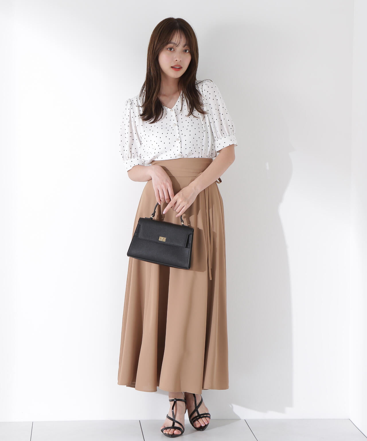 キラボタンブラウス