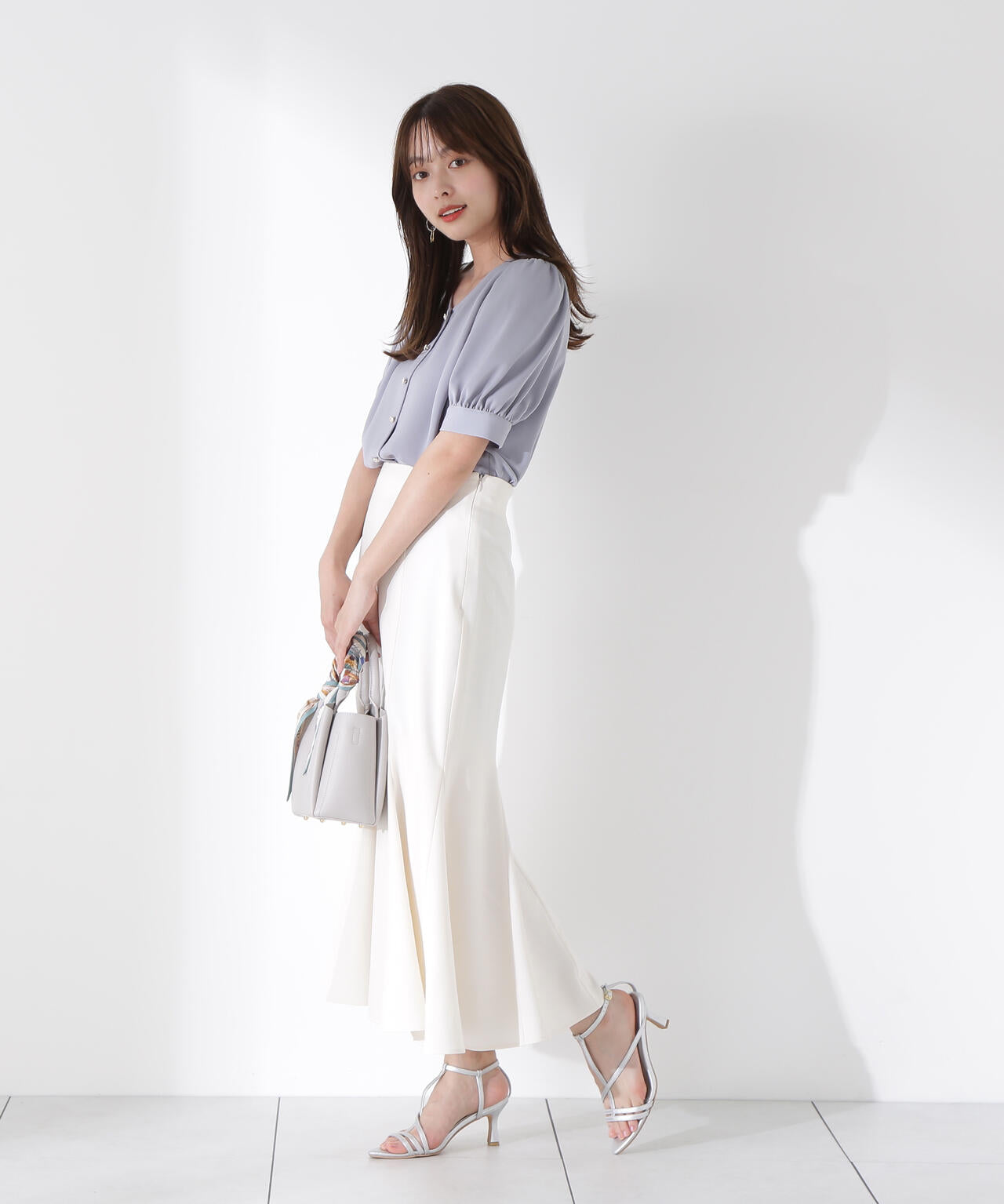 キラボタンブラウス