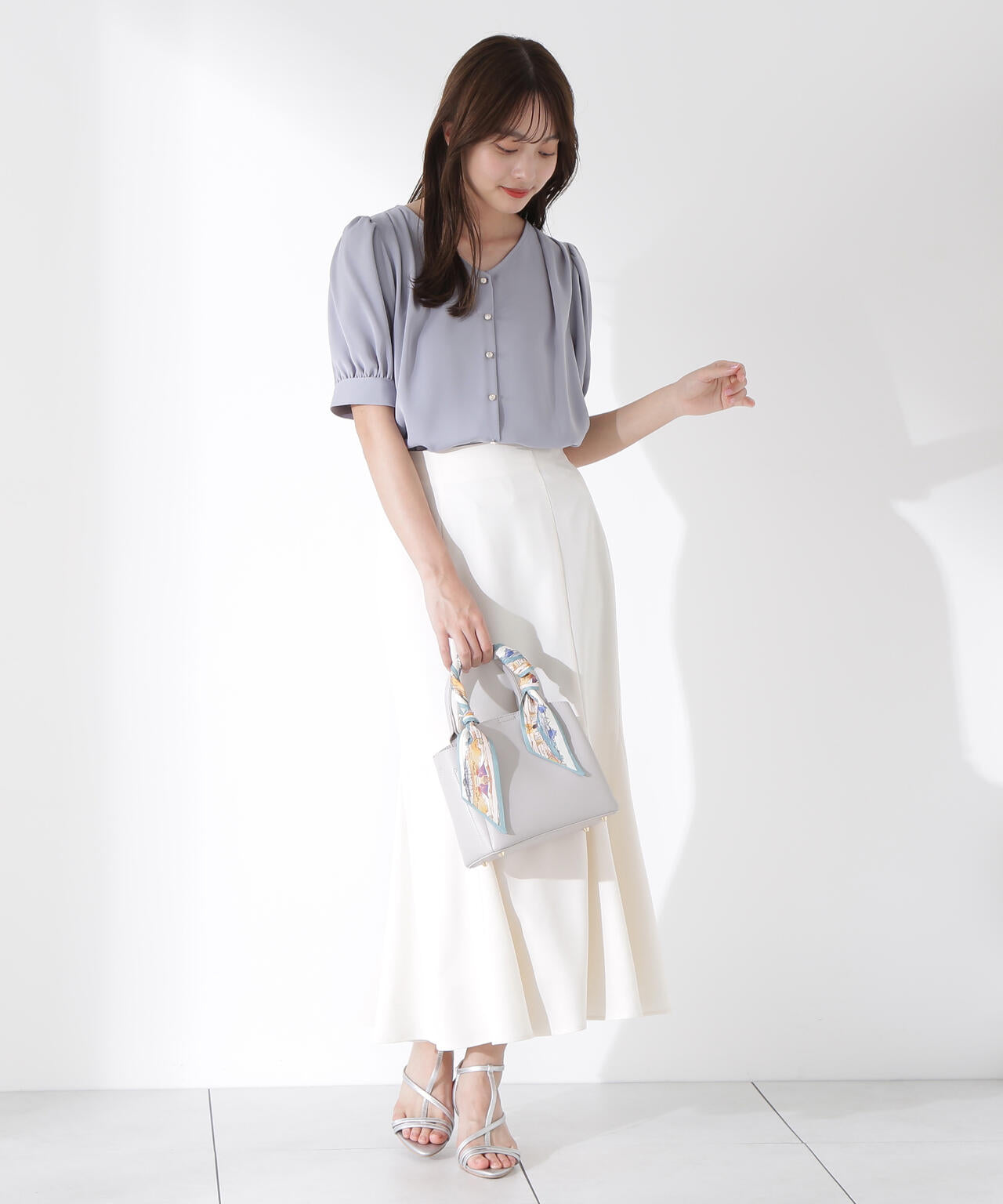 キラボタンブラウス