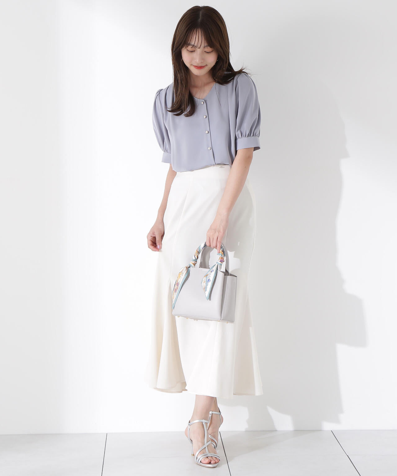 キラボタンブラウス