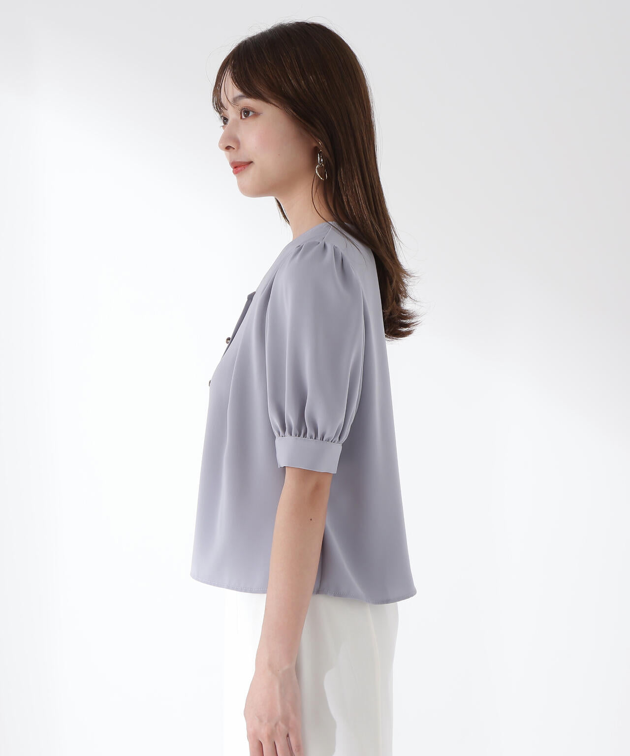 キラボタンブラウス