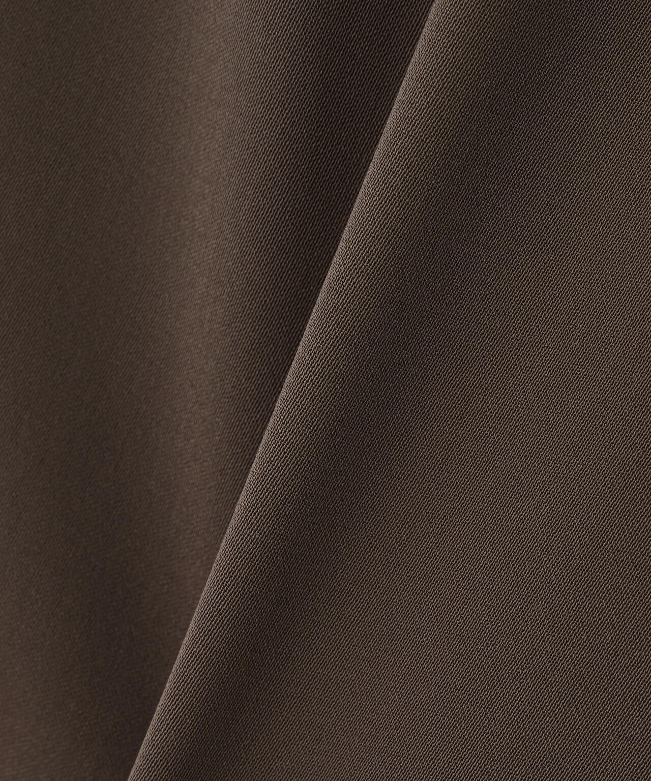 パール付きフリルタイブラウス