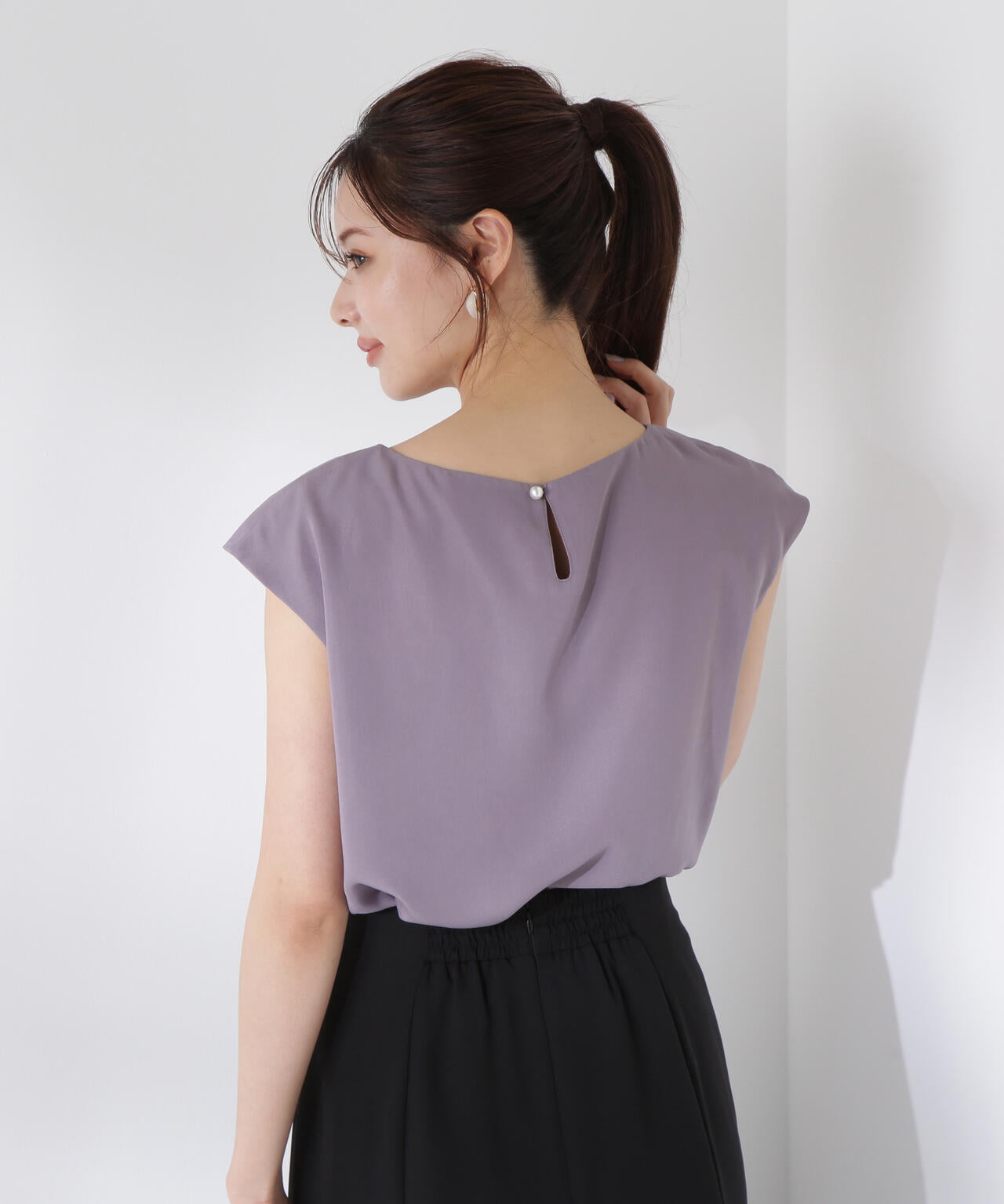 ニュアンスネックフレンチスリーブブラウス