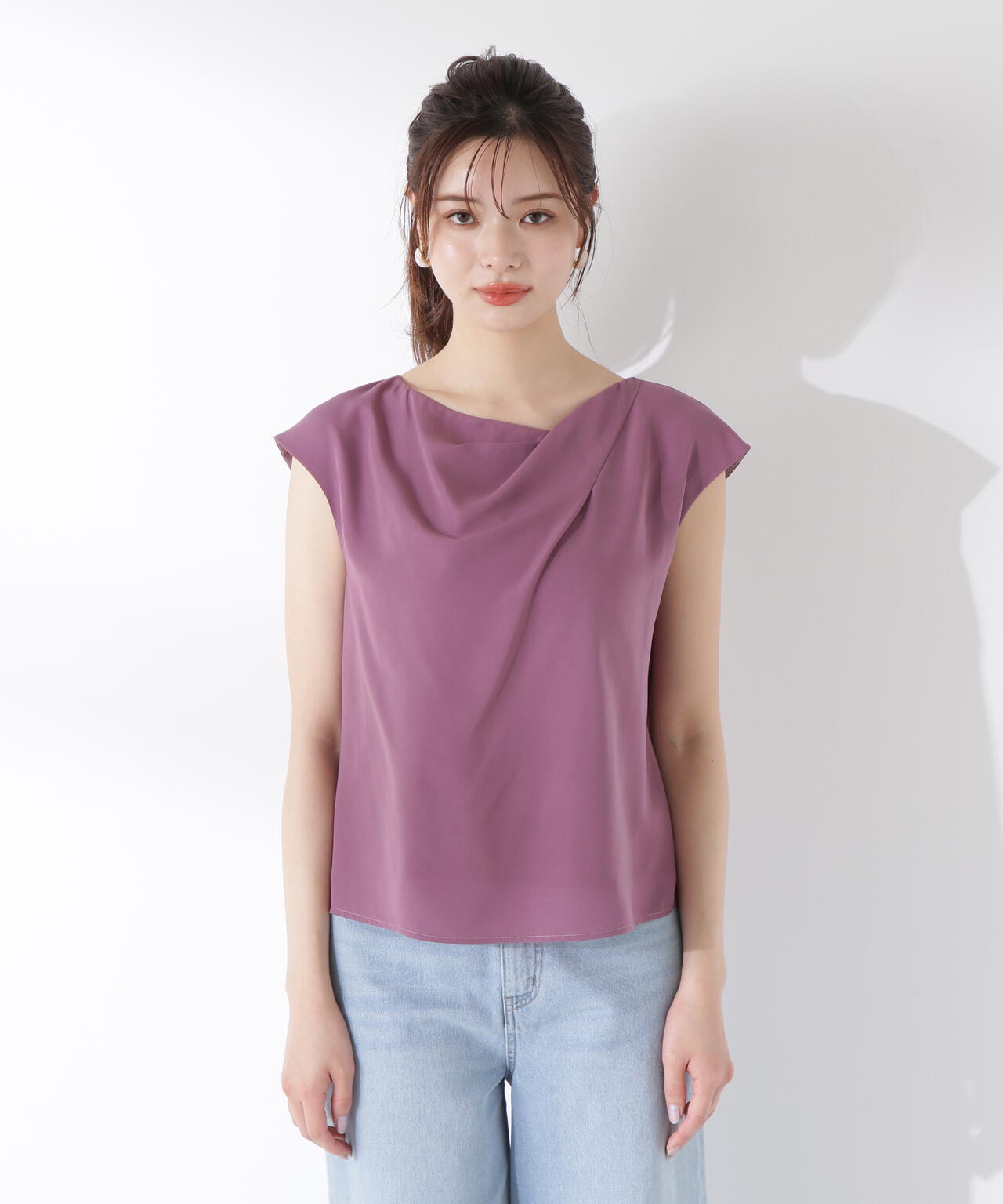 ニュアンスネックフレンチスリーブブラウス