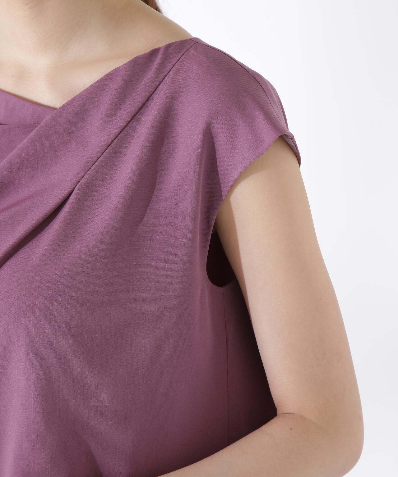 ニュアンスネックフレンチスリーブブラウス