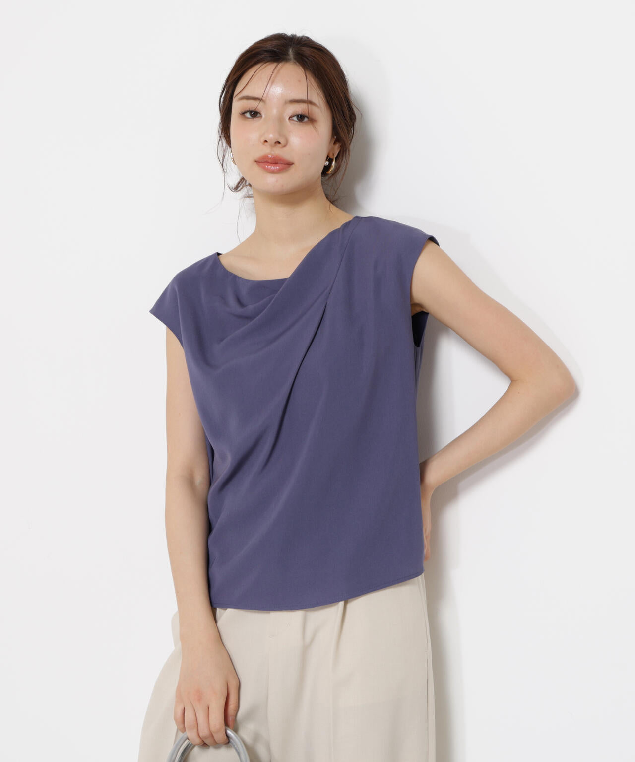 ニュアンスネックフレンチスリーブブラウス