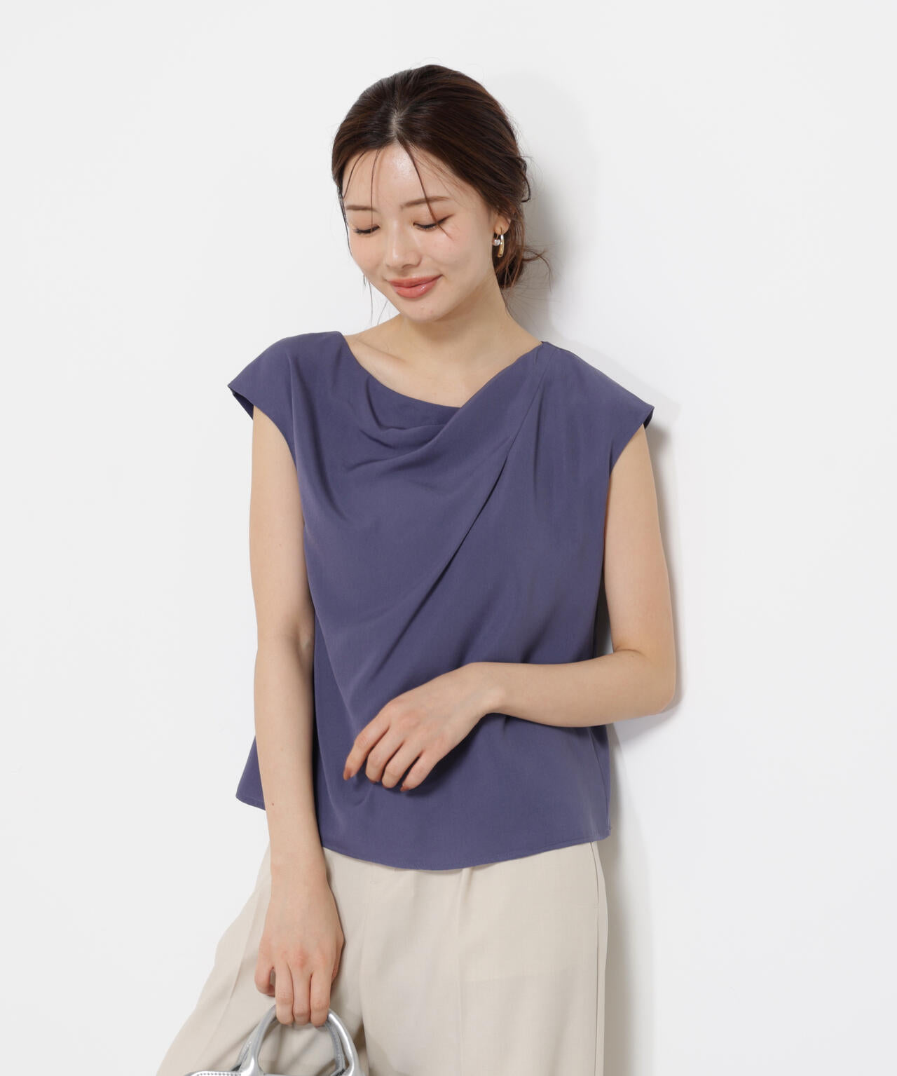 ニュアンスネックフレンチスリーブブラウス