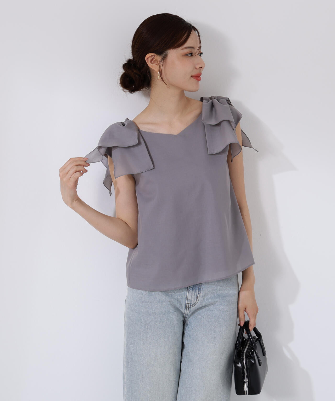 ショルダーリボンブラウス